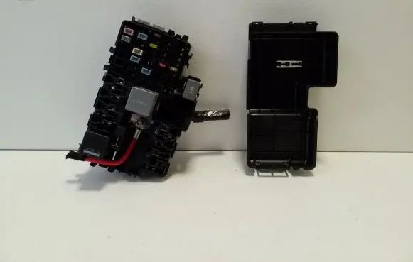 Volvo XC60 Relay mounting block 31384034 31676133