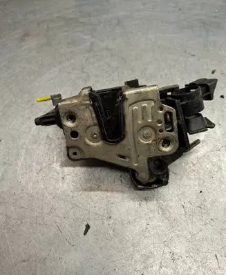 Mercedes-Benz E W210 Front door lock 2027204435
