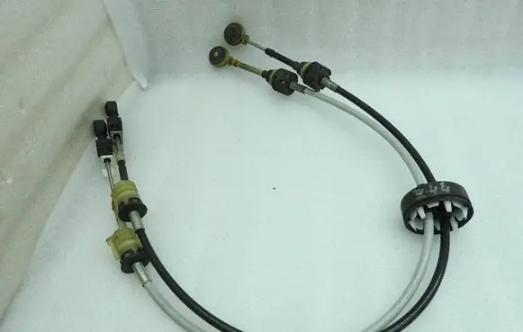 Opel Zafira B Gear shift cable linkage 55351949