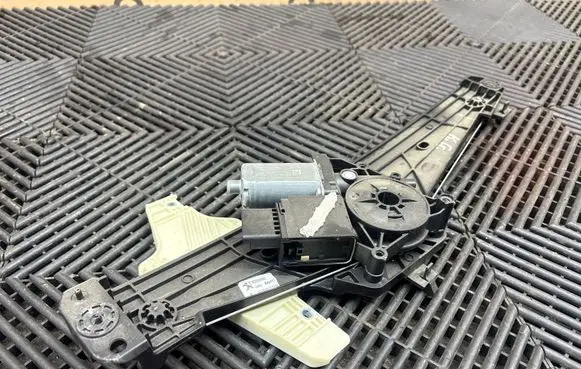 Peugeot 3008 II Rear window lifting mechanism without motor 9830389080