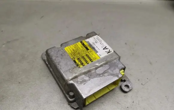 Toyota Avensis T270 Airbag control unit/module 8917005250