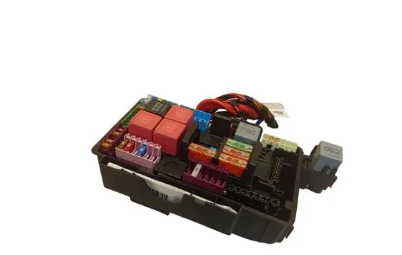 Mercedes-Benz C W205 Relay mounting block BEZPIECZNIKOW