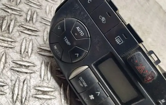 Toyota RAV 4 (XA20) Climate control unit