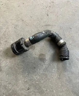 Engine coolant pipe/hose