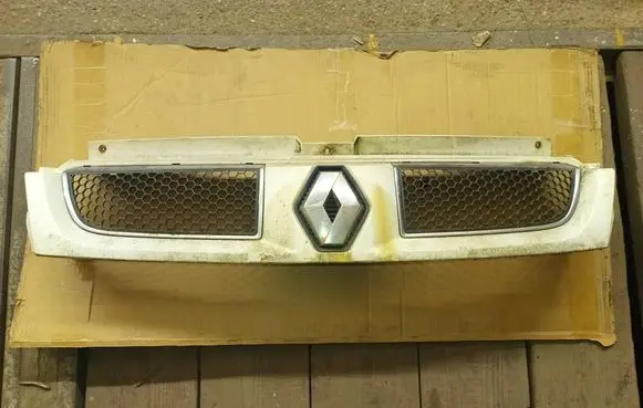 Renault Trafic II (X83) Front grill 8200204453