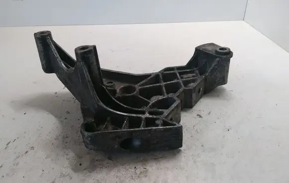 Volkswagen PASSAT B6 Engine mounting bracket 03G199207E