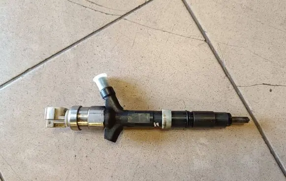 Toyota Avensis T220 Fuel injector 2367027010