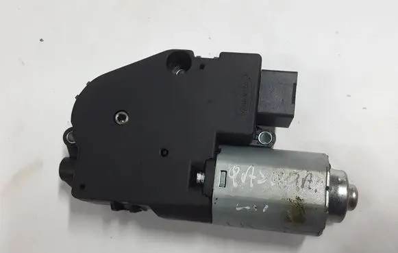 Nissan Qashqai Sunroof motor/actuator WR09C01AAXAUTOPX WR09C01AA 028173497