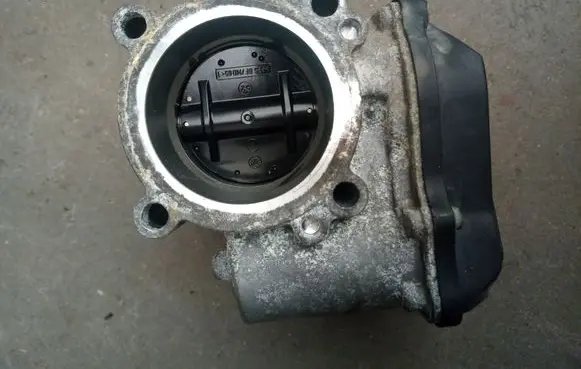 Skoda Octavia Mk2 (1Z) Throttle valve 03C133062S