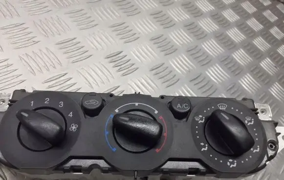 Ford Focus Interior fan control switch 7M5T-19980-AA