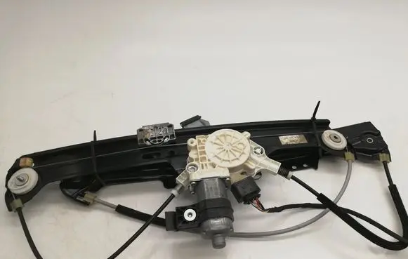 BMW 5 E60 E61 Front door electric window regulator 6981141