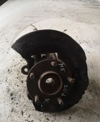 Mazda 5 Front wheel hub