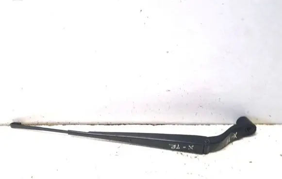 Nissan X-Trail T32 Front wiper blade arm X8458