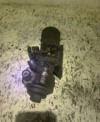 Volkswagen Touran I Oil filter mounting bracket