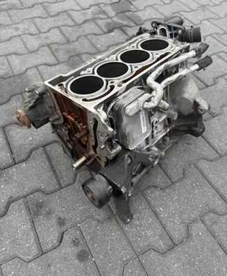 Volkswagen PASSAT B6 Engine block BLF 03C103019G