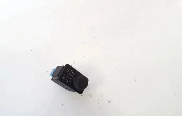 Nissan Primera Headlight level height control switch