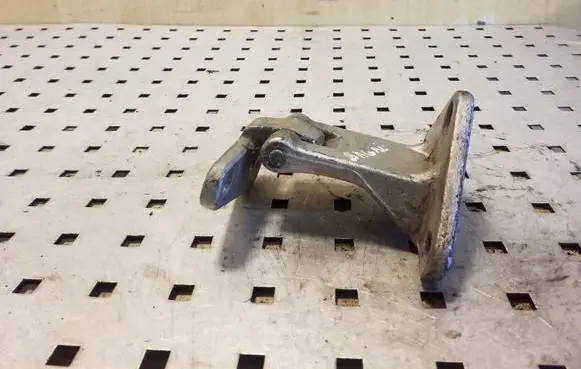 Opel Frontera B Loading door lower hinge 
