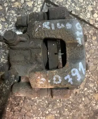 Toyota Prius (XW20) Front brake caliper