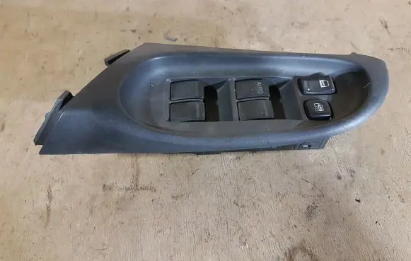 Nissan Almera N16 Electric window control switch