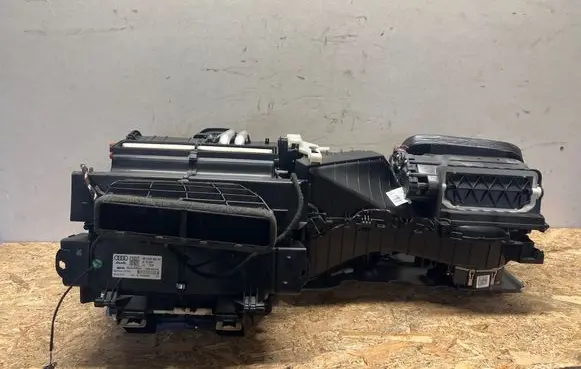 Audi A5 8T 8F Interior heater climate box assembly 8K1820005AR 00349535 T9584002535