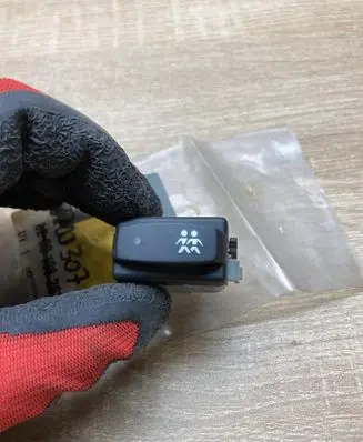 Renault Megane I Central locking switch button 8200307799 8200108263B