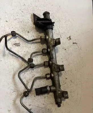 Volkswagen II LT Fuel main line pipe 8200023961 0445214029