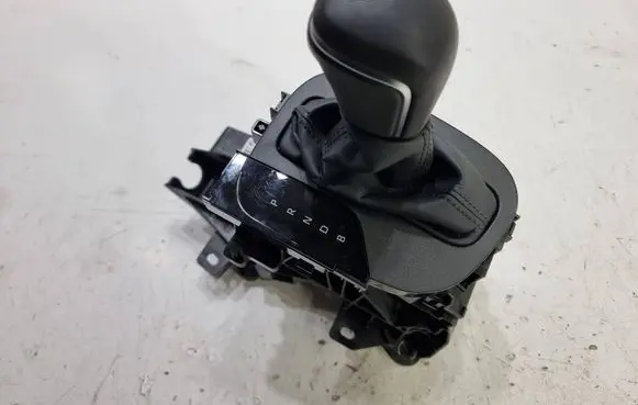 Toyota Yaris Cross Gear shifter/selector 75G588LHD