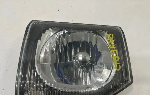 Mitsubishi Pajero Headlight/headlamp 11087233