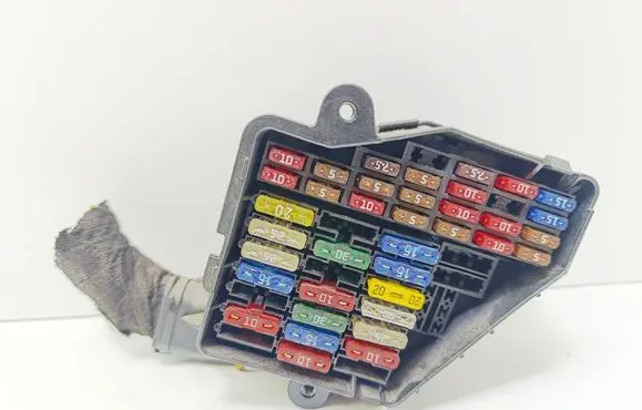 Volkswagen Golf IV Fuse module