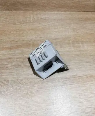 BMW 5 E39 Alarm relay 8386932