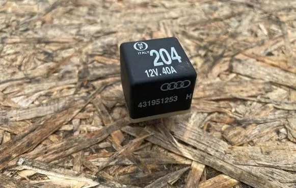Volkswagen Golf III Other relay 431951253H