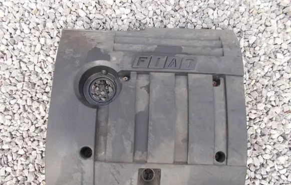 Fiat Stilo Engine cover (trim)