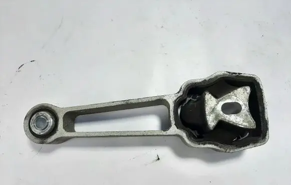 Volvo V60 Engine mount bracket