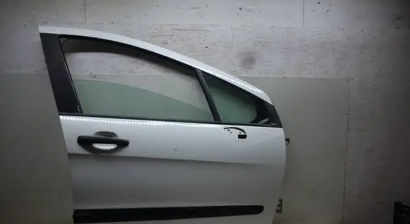 Peugeot 308 SW Front door 