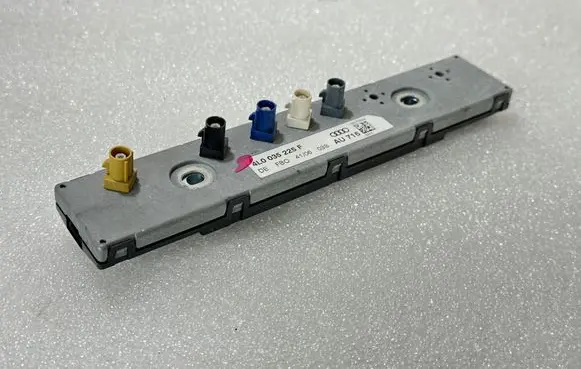 Audi Q7 4L Aerial antenna amplifier 4L0035225F