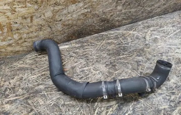 Maserati Quattroporte Engine coolant pipe/hose