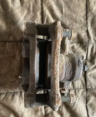 Toyota Corolla Verso E121 Front brake caliper