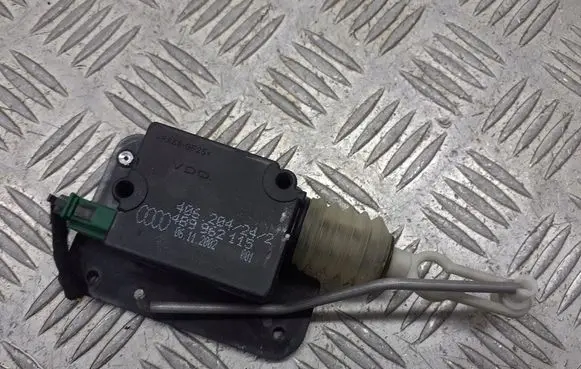 Audi A3 S3 8L Tailgate boot lock/latch motor 8D9945097B