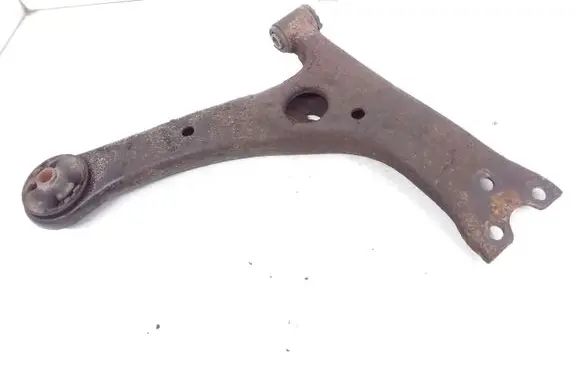 Toyota Avensis T250 Front lower control arm/wishbone
