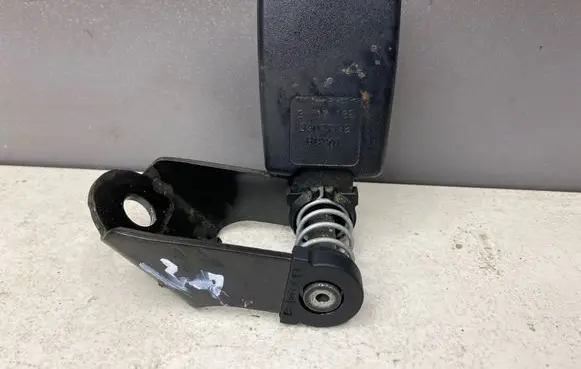 BMW 5 E60 E61 Rear seatbelt buckle 9117188 33027192 B12907