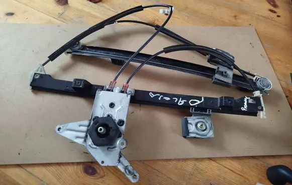 Seat Arosa Front door manual window regulator 