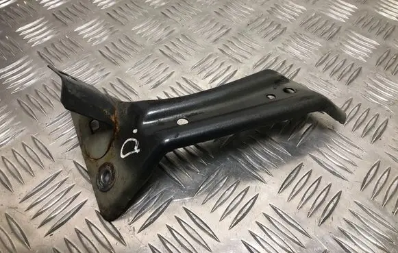 Volkswagen PASSAT B8 Fender mounting bracket 3C0821142