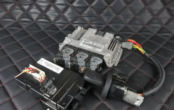 Renault Trafic II (X83) Engine control unit/module 0281017065 8200935115 8201105714