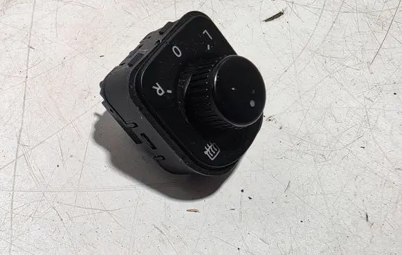 Wing mirror switch