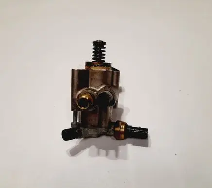 Audi A6 S6 C6 4F Fuel injection high pressure pump 06F127025M