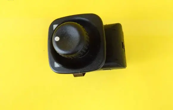 Wing mirror switch