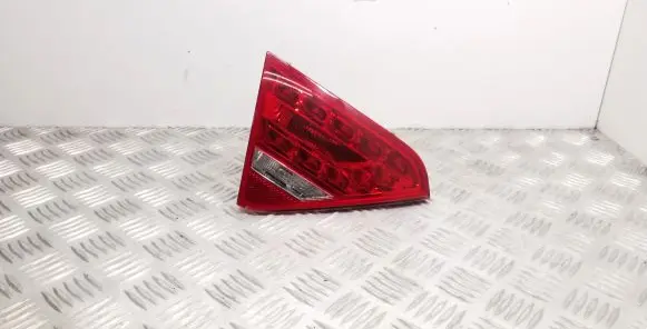 Audi A5 8T 8F Tailgate rear/tail lights 8T0945093A
