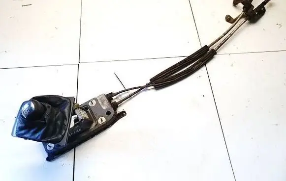 Skoda Octavia Mk2 (1Z) Gear shifter/selector 1K0711049AS