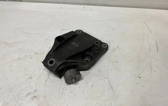 BMW 5 F10 F11 Engine mounting bracket 6777623