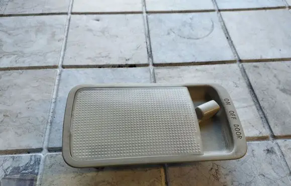 Toyota Corolla Verso AR10 Rear seat light
